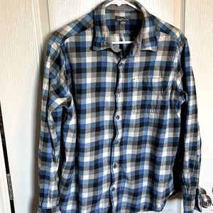 Men’s Eddie Bauer plaid flannel button shirt. Size XL